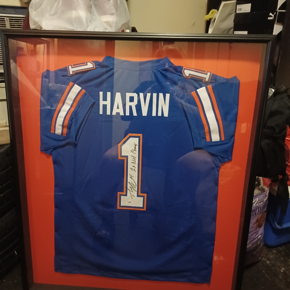 Harvin 2 times champions autographed with authentication serial number.